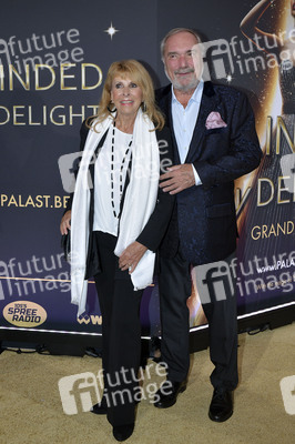 Weltpremiere der 'Blinded by Delight' Grand Show 2025 in Berlin