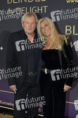 Weltpremiere der 'Blinded by Delight' Grand Show 2025 in Berlin