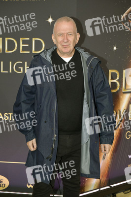 Weltpremiere der 'Blinded by Delight' Grand Show 2025 in Berlin