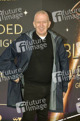 Weltpremiere der 'Blinded by Delight' Grand Show 2025 in Berlin