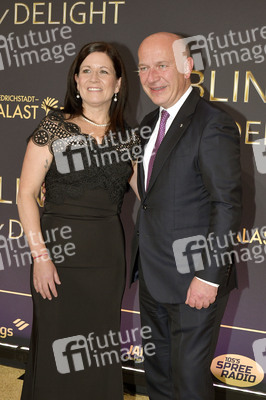 Weltpremiere der 'Blinded by Delight' Grand Show 2025 in Berlin