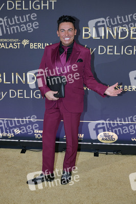 Weltpremiere der 'Blinded by Delight' Grand Show 2025 in Berlin