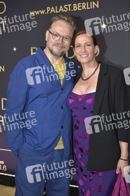 Weltpremiere der 'Blinded by Delight' Grand Show 2025 in Berlin