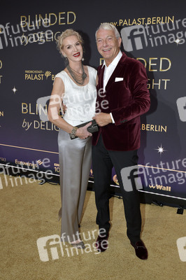 Weltpremiere der 'Blinded by Delight' Grand Show 2025 in Berlin