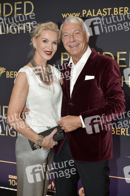 Weltpremiere der 'Blinded by Delight' Grand Show 2025 in Berlin