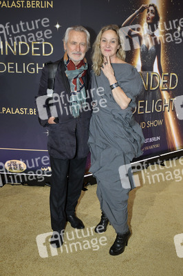 Weltpremiere der 'Blinded by Delight' Grand Show 2025 in Berlin