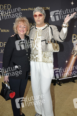 Weltpremiere der 'Blinded by Delight' Grand Show 2025 in Berlin