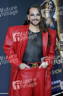 Weltpremiere der 'Blinded by Delight' Grand Show 2025 in Berlin