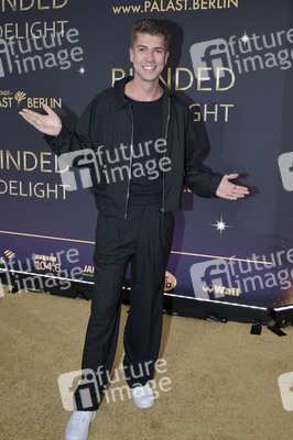 Weltpremiere der 'Blinded by Delight' Grand Show 2025 in Berlin