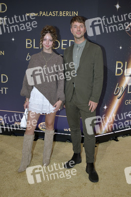 Weltpremiere der 'Blinded by Delight' Grand Show 2025 in Berlin