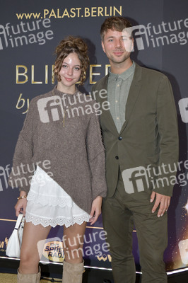 Weltpremiere der 'Blinded by Delight' Grand Show 2025 in Berlin