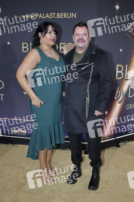 Weltpremiere der 'Blinded by Delight' Grand Show 2025 in Berlin