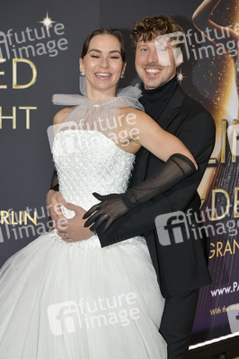 Weltpremiere der 'Blinded by Delight' Grand Show 2025 in Berlin