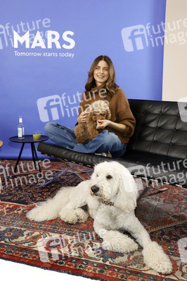 Fototermin mit Eva Padberg zum Welthundetag in Hamburg