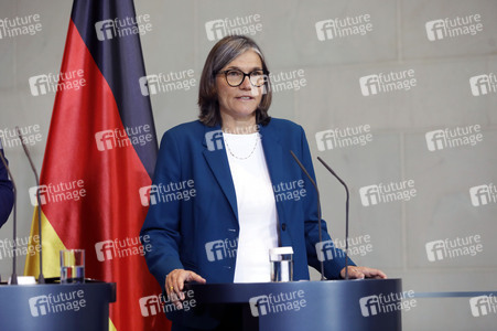 Treffen des Bundeskanzlers mit Vertretern der Automobilindustrie in Berlin