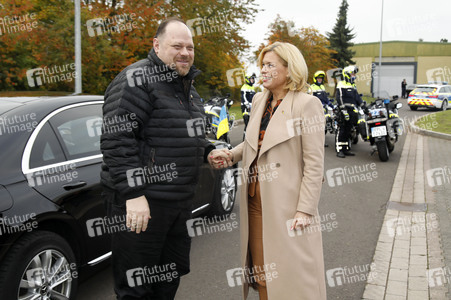 Julia Klöckner beim Besuch der Artillerieschule der Bundeswehr in Idar-Oberstein