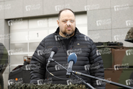 Julia Klöckner beim Besuch der Artillerieschule der Bundeswehr in Idar-Oberstein