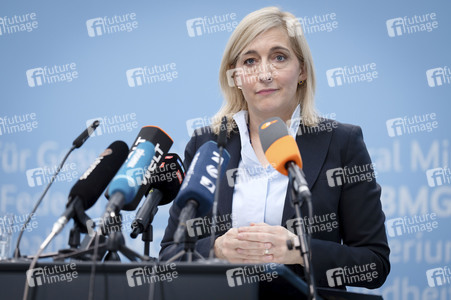 Pressestatement von Nina Warken in Berlin