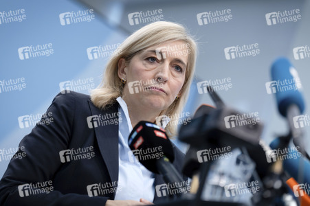 Pressestatement von Nina Warken in Berlin