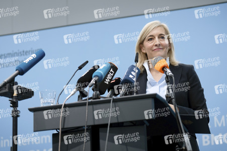 Pressestatement von Nina Warken in Berlin