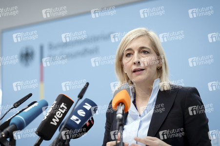 Pressestatement von Nina Warken in Berlin