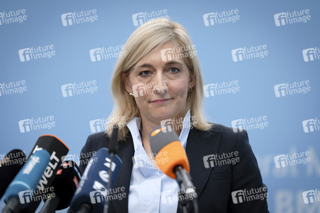 Pressestatement von Nina Warken in Berlin