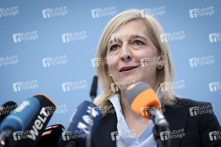 Pressestatement von Nina Warken in Berlin