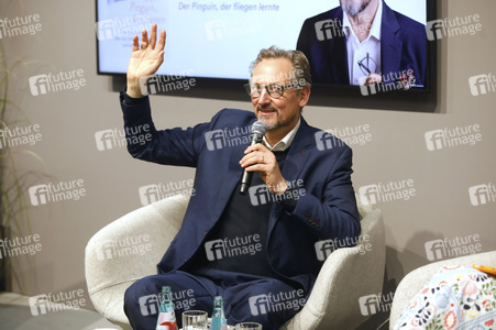 Eckart von Hirschhausen auf der Frankfurter Buchmesse 2025 in Frankfurt