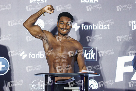 Wiegen zum Boxevent 'Fame Fighting 3' in Essen