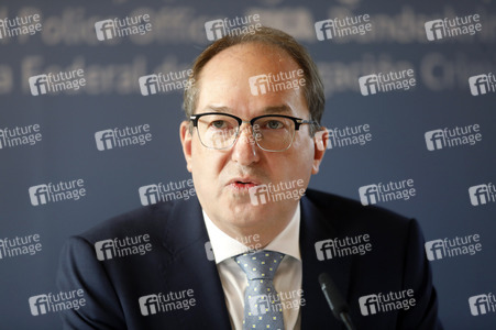 Pressekonferenz 'Bundeslagebilder Organisierte Kriminalität und Rauschgift' in Wiesbaden