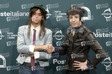 Photocall 'La Chitarra Nella Roccia - Lucio Corsi dal Vivo all'Abbazia di San Galgano', Internationales Filmfestival Rom 2025