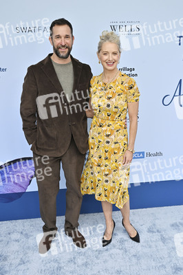 Rape Treatment Center and Stuart House Brunch mit dem Cast von 'The Pitt' in Los Angeles