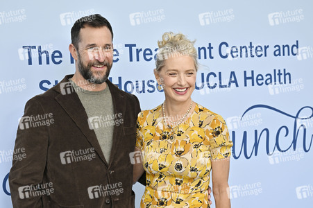 Rape Treatment Center and Stuart House Brunch mit dem Cast von 'The Pitt' in Los Angeles