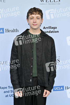 Rape Treatment Center and Stuart House Brunch mit dem Cast von 'The Pitt' in Los Angeles