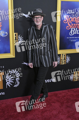 Closing Ceremony und Filmpremiere 'Song Sung Blue', AFI Fest 2025 in Los Angeles