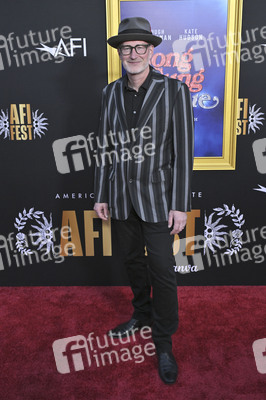 Closing Ceremony und Filmpremiere 'Song Sung Blue', AFI Fest 2025 in Los Angeles