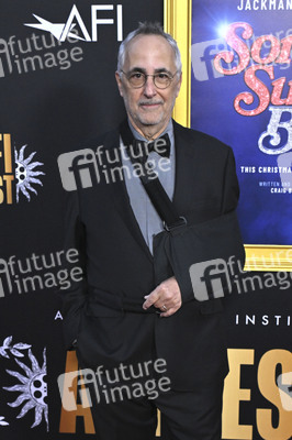 Closing Ceremony und Filmpremiere 'Song Sung Blue', AFI Fest 2025 in Los Angeles