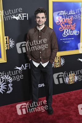 Closing Ceremony und Filmpremiere 'Song Sung Blue', AFI Fest 2025 in Los Angeles