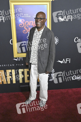 Closing Ceremony und Filmpremiere 'Song Sung Blue', AFI Fest 2025 in Los Angeles