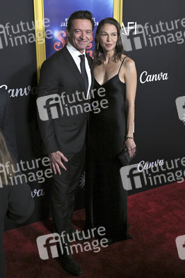 Closing Ceremony und Filmpremiere 'Song Sung Blue', AFI Fest 2025 in Los Angeles