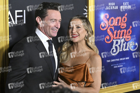 Closing Ceremony und Filmpremiere 'Song Sung Blue', AFI Fest 2025 in Los Angeles