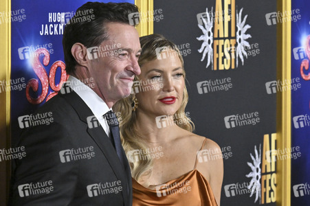 Closing Ceremony und Filmpremiere 'Song Sung Blue', AFI Fest 2025 in Los Angeles