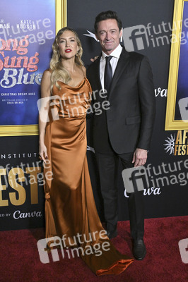 Closing Ceremony und Filmpremiere 'Song Sung Blue', AFI Fest 2025 in Los Angeles