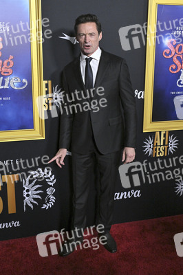 Closing Ceremony und Filmpremiere 'Song Sung Blue', AFI Fest 2025 in Los Angeles