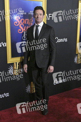 Closing Ceremony und Filmpremiere 'Song Sung Blue', AFI Fest 2025 in Los Angeles