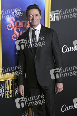 Closing Ceremony und Filmpremiere 'Song Sung Blue', AFI Fest 2025 in Los Angeles