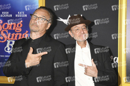 Closing Ceremony und Filmpremiere 'Song Sung Blue', AFI Fest 2025 in Los Angeles