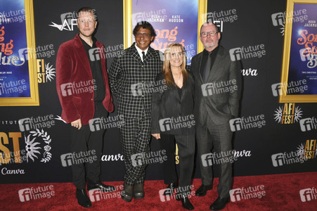 Closing Ceremony und Filmpremiere 'Song Sung Blue', AFI Fest 2025 in Los Angeles