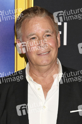 Closing Ceremony und Filmpremiere 'Song Sung Blue', AFI Fest 2025 in Los Angeles