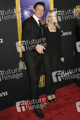 Closing Ceremony und Filmpremiere 'Song Sung Blue', AFI Fest 2025 in Los Angeles